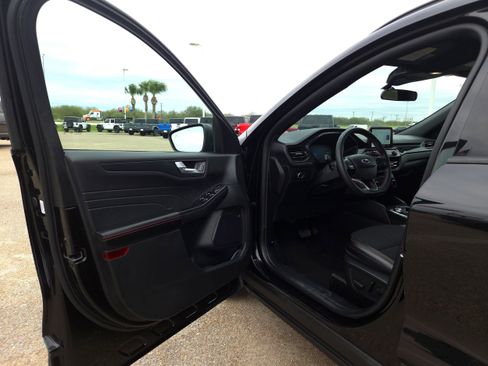 Used 2025 Ford Escape ST-Line image 11