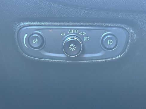 Used 2022 Chevrolet Equinox Premier image 34