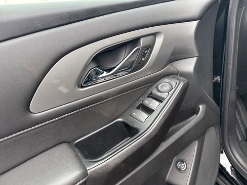 Used 2023 Chevrolet Traverse LT image 12