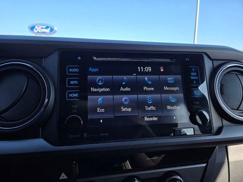 Used 2018 Toyota Tacoma TRD Sport image 8