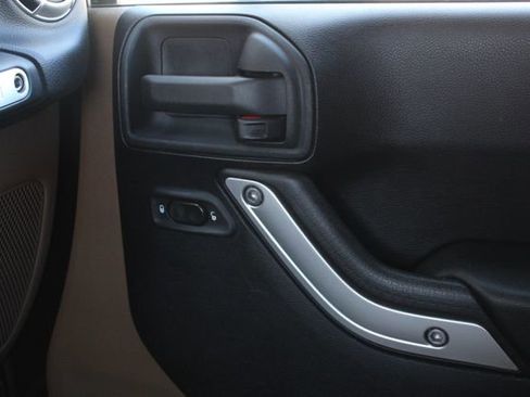 Used 2012 Jeep Wrangler Sahara w/ Connectivity Group image 18