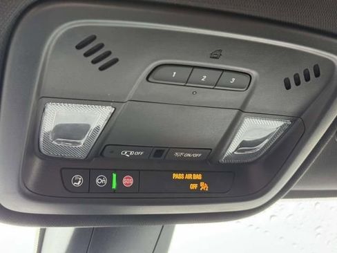 Certified 2023 Chevrolet Traverse LT image 29