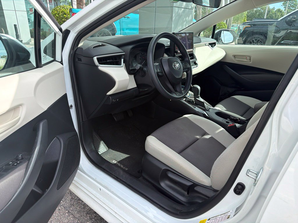 Used 2024 Toyota Corolla LE FWD image 5