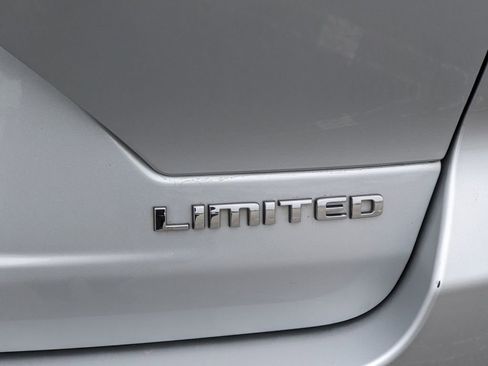 Used 2022 Jeep Grand Cherokee Limited image 23