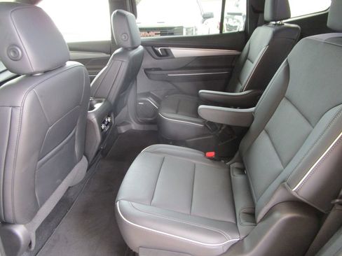 Used 2025 Buick Enclave Preferred FWD image 23