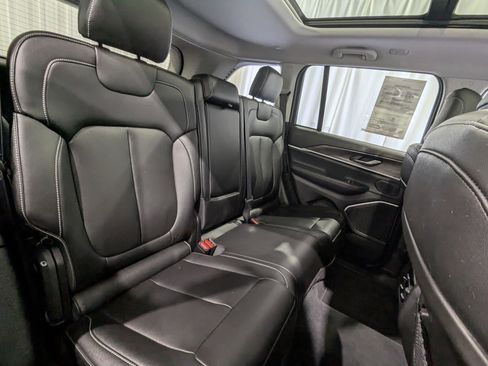 Used 2023 Jeep Grand Cherokee 4x4 image 11