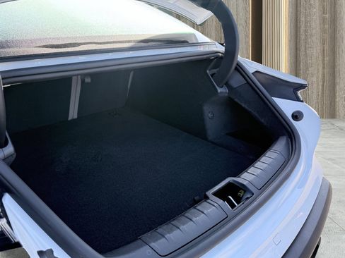 Used 2022 Porsche Taycan image 19