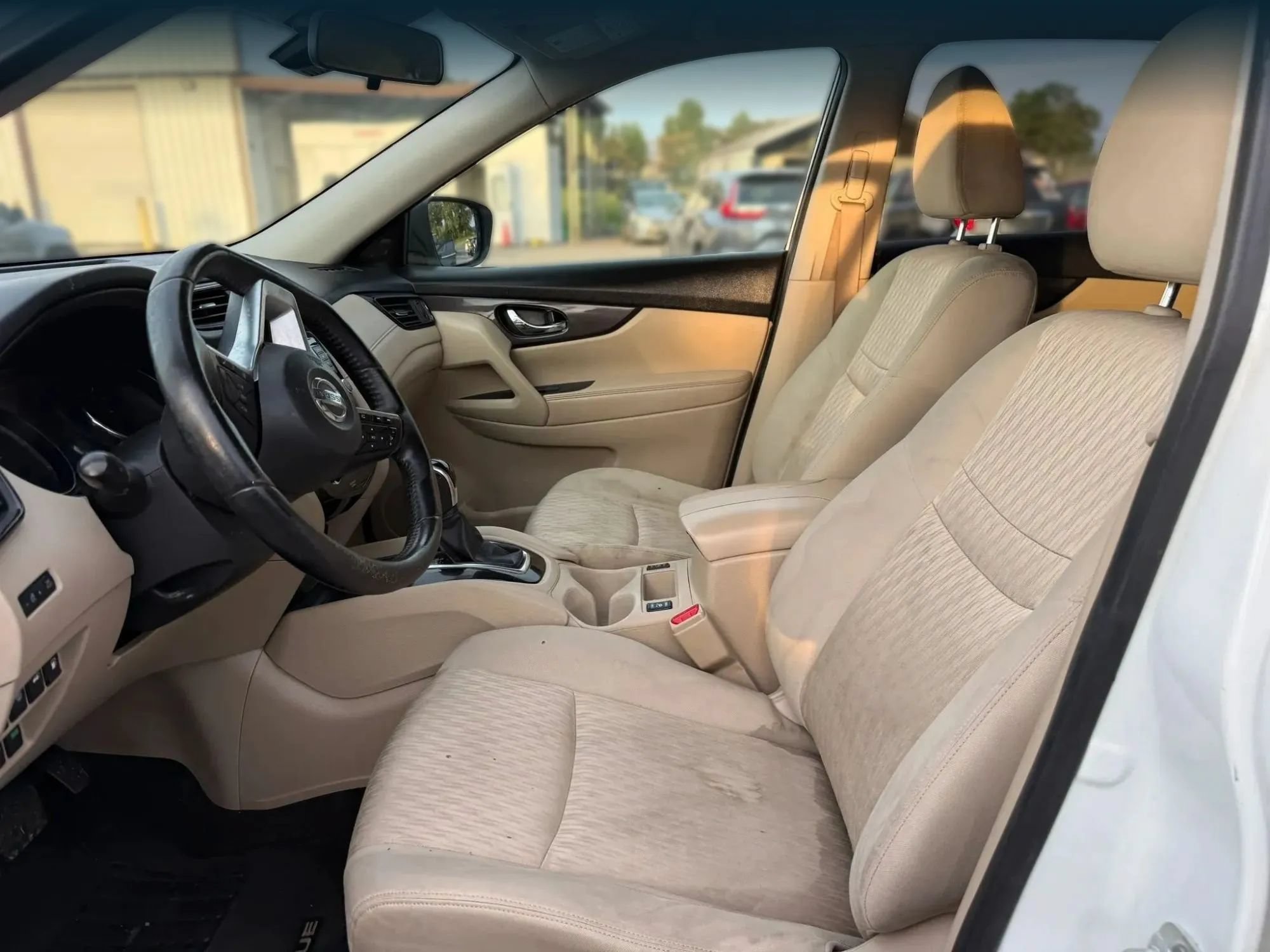 Used 2019 Nissan Rogue SV FWD image 2