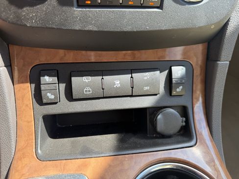 Used 2011 Buick Enclave CXL FWD image 18