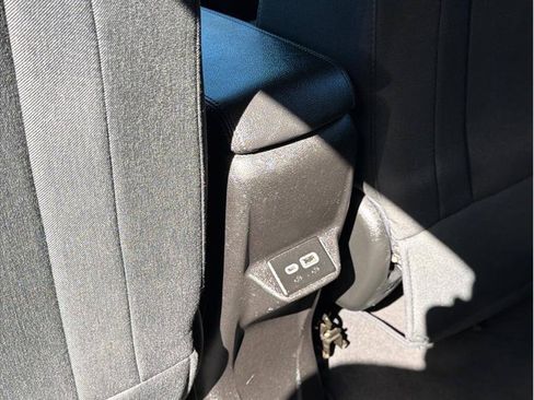 Used 2023 Chevrolet Bolt EUV LT w/ Driver Confidence Package FWD image 18