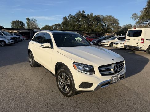 Used 2019 Mercedes-Benz GLC 300 image 2