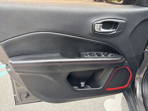 Used 2020 Jeep Compass Trailhawk image 12