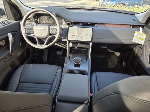 New 2025 Land Rover Discovery Sport S image 4