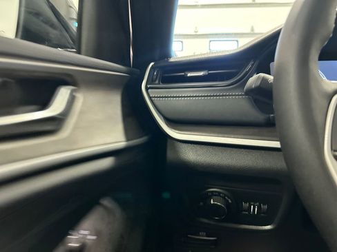 New 2026 Jeep Grand Cherokee Altitude image 19