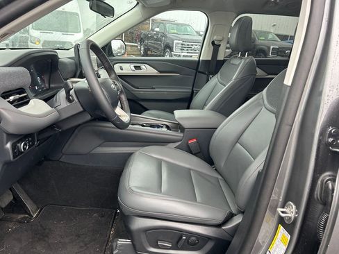 Used 2026 Ford Explorer Active w/ Active Comfort Package image 5