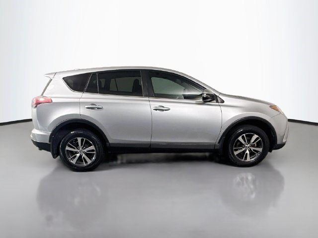 Used 2018 Toyota RAV4 XLE FWD image 11