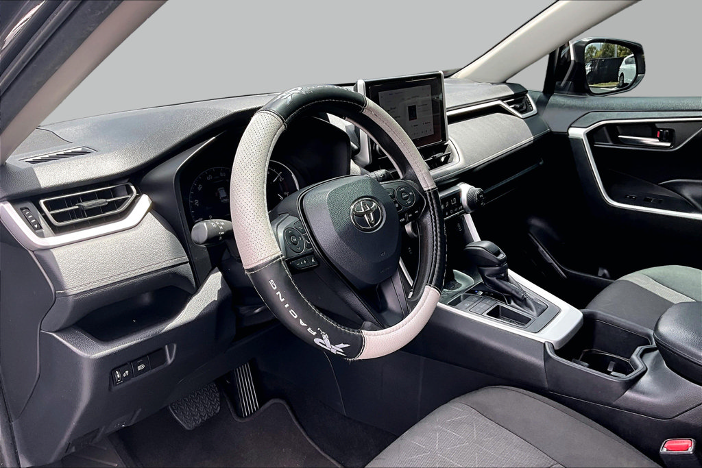 Used 2024 Toyota RAV4 XLE FWD image 17