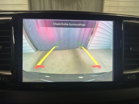 Used 2024 Chrysler Pacifica Touring-L FWD image 13