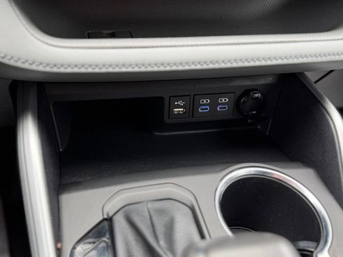 Used 2022 Toyota Highlander XLE image 22