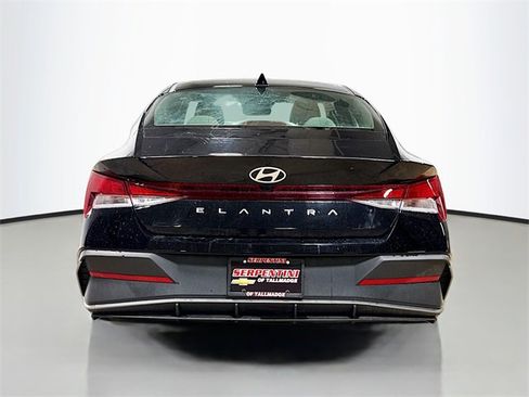 Used 2024 Hyundai Elantra SEL image 8