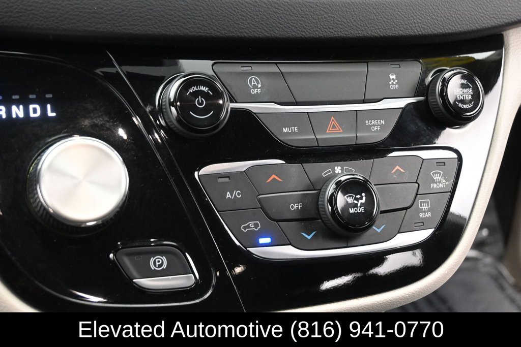 Used 2023 Chrysler Voyager LX FWD image 11