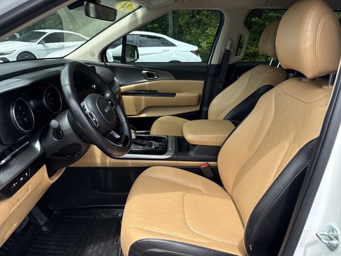 Used 2024 Kia Carnival LX FWD image 11