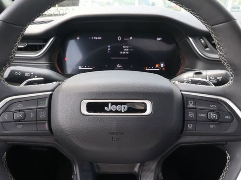 Used 2023 Jeep Grand Cherokee Altitude image 22