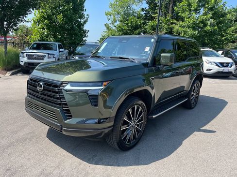 Used 2025 Lexus GX 550 w/ Accessory Package (Z1) AWD/4WD image 3