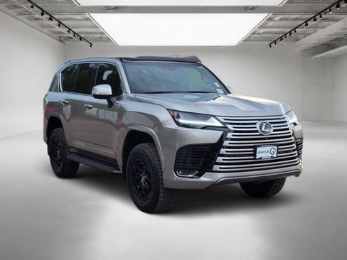 Used 2024 Lexus LX 600 4WD w/ Luxury Package image 8