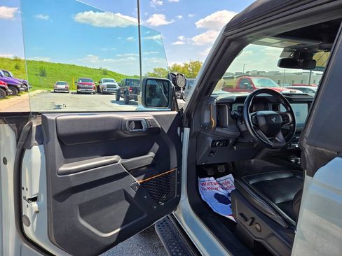 Used 2024 Ford Bronco Badlands w/ Sasquatch Package AWD/4WD image 14