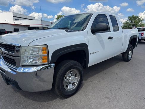 Used 2009 Chevrolet Silverado 2500 W/T AWD/4WD image 10