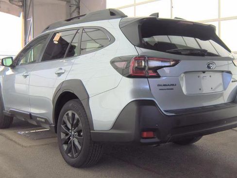 Used 2025 Subaru Outback Onyx Edition AWD/4WD image 3