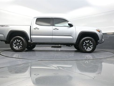 Used 2022 Toyota Tacoma TRD Off-Road image 34