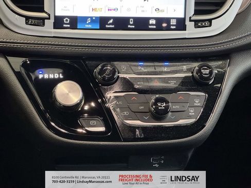 New 2026 Chrysler Pacifica Select image 24