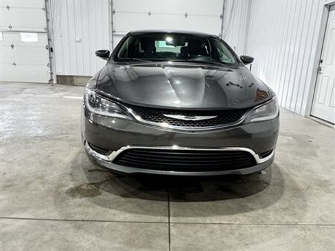 Used 2015 Chrysler 200 Limited w/ Convenience Group FWD image 2