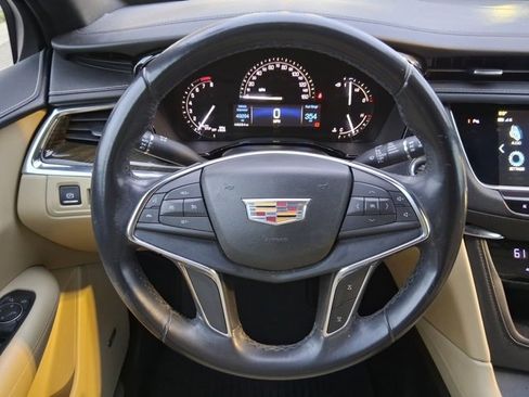 Used 2018 Cadillac XT5 Base image 8