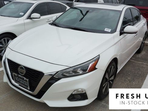 Used 2019 Nissan Altima 2.5 SV FWD image 1