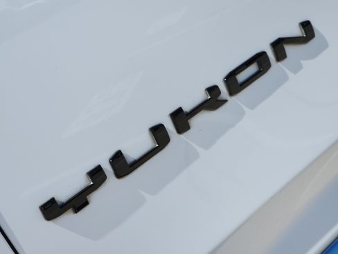 Used 2022 GMC Yukon SLT w/ SLT Premium Package RWD image 11