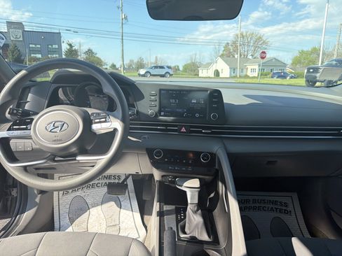 Used 2023 Hyundai Elantra SEL FWD image 14