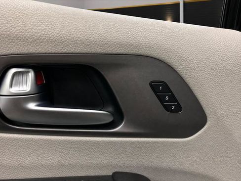 Certified 2022 Chrysler Pacifica Touring-L FWD image 19