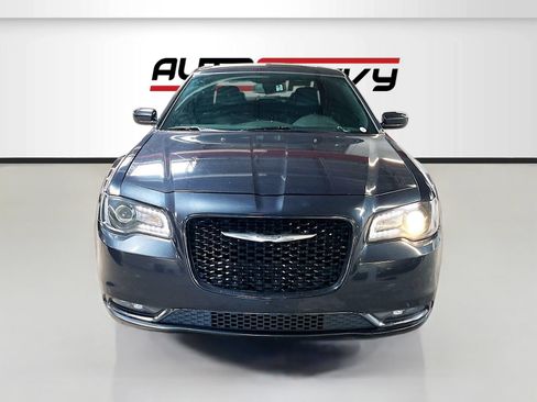 Used 2019 Chrysler 300 S AWD/4WD image 2
