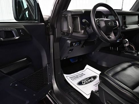 Used 2025 Ford Bronco Badlands image 17