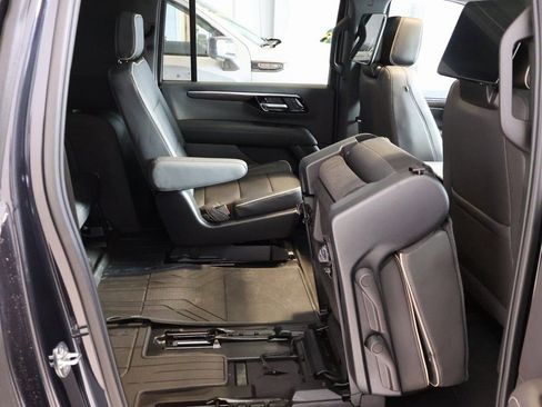 New 2025 Chevrolet Suburban Premier image 44