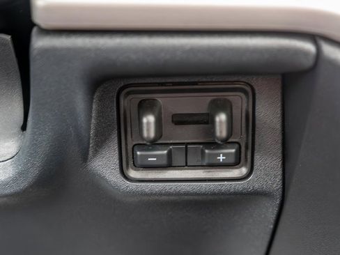 Used 2025 Ford Expedition Active image 37