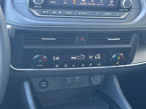 Used 2024 Nissan Rogue SV image 19