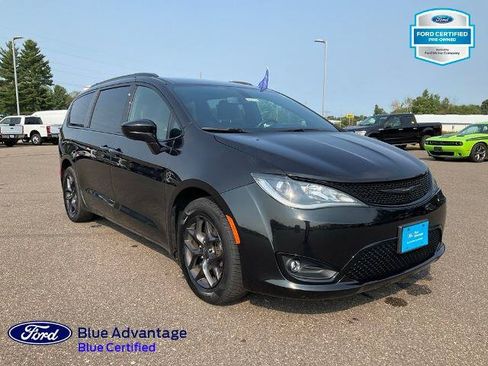 Used 2020 Chrysler Pacifica Touring-L FWD image 5