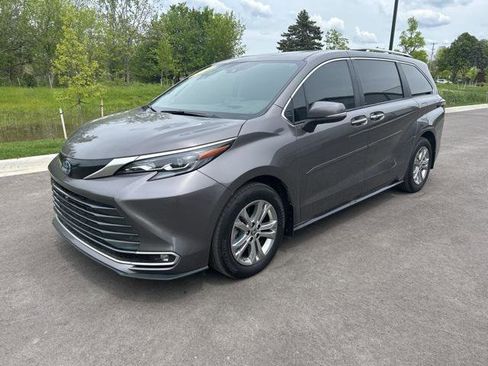 Certified 2024 Toyota Sienna Platinum image 1