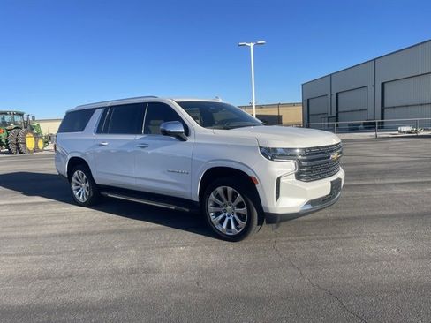 Used 2024 Chevrolet Suburban Premier image 3