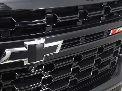 Used 2023 Chevrolet Tahoe Z71 w/ Luxury Package AWD/4WD image 19