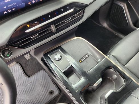 Used 2025 Buick Enclave Avenir image 18